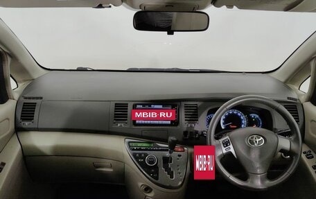 Toyota ISis I, 2010 год, 840 000 рублей, 10 фотография