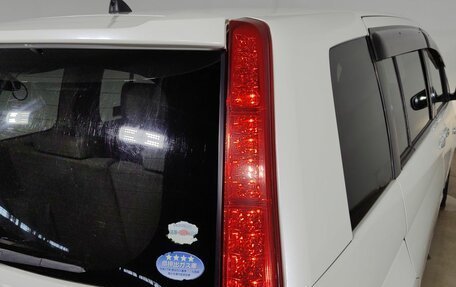 Toyota ISis I, 2010 год, 840 000 рублей, 22 фотография