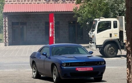 Dodge Challenger III рестайлинг 2, 2020 год, 3 450 000 рублей, 3 фотография