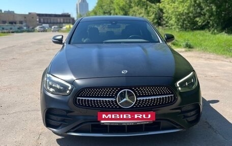 Mercedes-Benz E-Класс, 2021 год, 3 300 000 рублей, 2 фотография