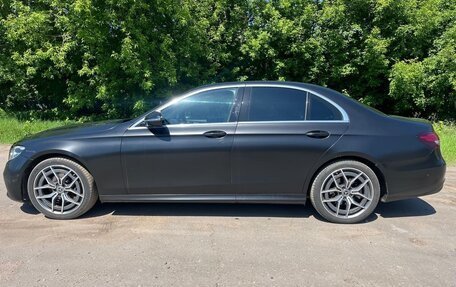 Mercedes-Benz E-Класс, 2021 год, 3 300 000 рублей, 5 фотография