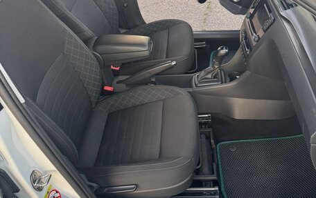 Skoda Rapid I, 2017 год, 1 350 000 рублей, 6 фотография