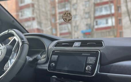 Nissan Leaf II, 2017 год, 1 000 000 рублей, 13 фотография