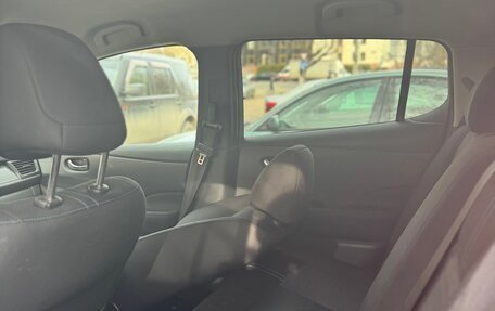 Nissan Leaf II, 2017 год, 1 000 000 рублей, 10 фотография