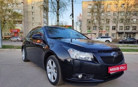 Chevrolet Cruze II, 2010 год, 700 000 рублей, 3 фотография