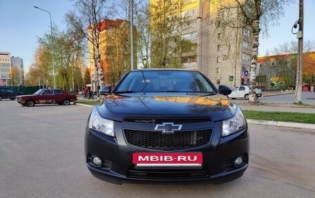 Chevrolet Cruze II, 2010 год, 700 000 рублей, 2 фотография
