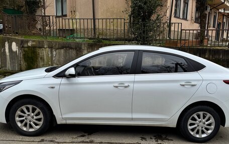 Hyundai Solaris II рестайлинг, 2019 год, 1 560 000 рублей, 4 фотография