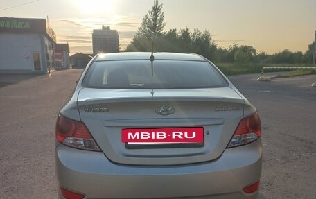 Hyundai Solaris II рестайлинг, 2011 год, 1 100 000 рублей, 4 фотография