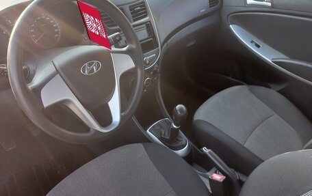Hyundai Solaris II рестайлинг, 2011 год, 1 100 000 рублей, 12 фотография