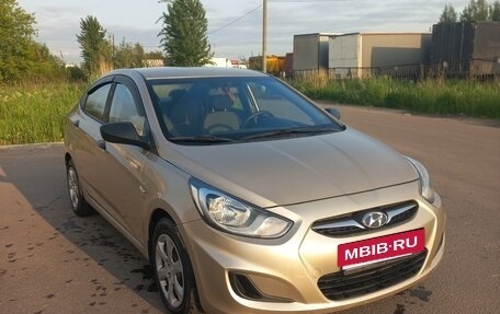 Hyundai Solaris II рестайлинг, 2011 год, 1 100 000 рублей, 7 фотография