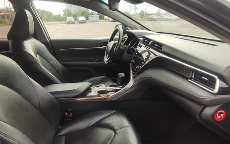 Toyota Camry, 2018 год, 2 375 000 рублей, 10 фотография