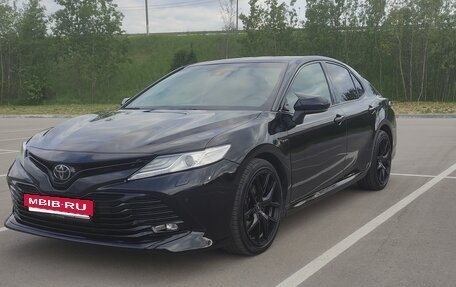Toyota Camry, 2018 год, 2 375 000 рублей, 3 фотография