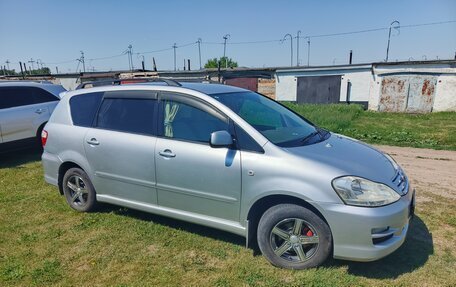 Toyota Ipsum II, 2004 год, 950 000 рублей, 2 фотография