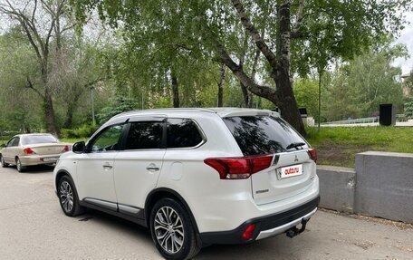 Mitsubishi Outlander III рестайлинг 3, 2015 год, 1 990 000 рублей, 11 фотография