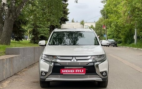Mitsubishi Outlander III рестайлинг 3, 2015 год, 1 990 000 рублей, 2 фотография
