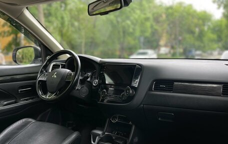 Mitsubishi Outlander III рестайлинг 3, 2015 год, 1 990 000 рублей, 20 фотография
