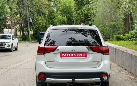 Mitsubishi Outlander III рестайлинг 3, 2015 год, 1 990 000 рублей, 5 фотография