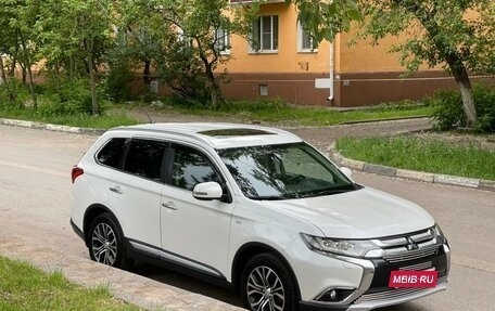 Mitsubishi Outlander III рестайлинг 3, 2015 год, 1 990 000 рублей, 3 фотография