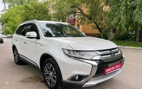 Mitsubishi Outlander III рестайлинг 3, 2015 год, 1 990 000 рублей, 9 фотография