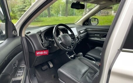 Mitsubishi Outlander III рестайлинг 3, 2015 год, 1 990 000 рублей, 16 фотография