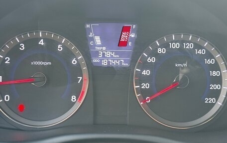 Hyundai Solaris II рестайлинг, 2011 год, 800 000 рублей, 1 фотография