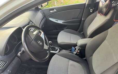 Hyundai Solaris II рестайлинг, 2011 год, 800 000 рублей, 5 фотография