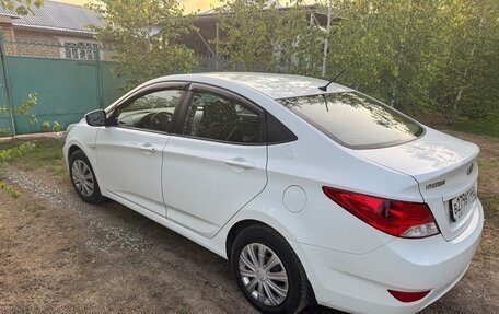 Hyundai Solaris II рестайлинг, 2011 год, 800 000 рублей, 10 фотография