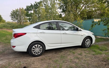 Hyundai Solaris II рестайлинг, 2011 год, 800 000 рублей, 6 фотография