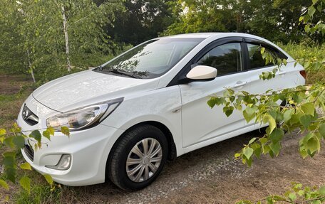 Hyundai Solaris II рестайлинг, 2011 год, 800 000 рублей, 7 фотография