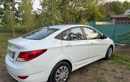 Hyundai Solaris II рестайлинг, 2011 год, 800 000 рублей, 11 фотография