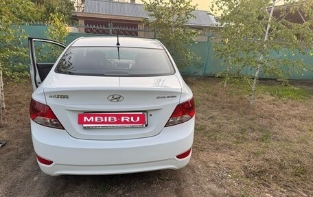 Hyundai Solaris II рестайлинг, 2011 год, 800 000 рублей, 12 фотография