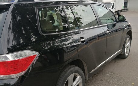 Toyota Highlander III, 2011 год, 2 200 000 рублей, 2 фотография