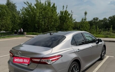 Toyota Camry, 2022 год, 3 900 000 рублей, 4 фотография