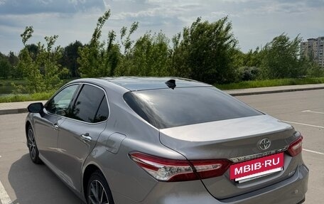 Toyota Camry, 2022 год, 3 900 000 рублей, 6 фотография