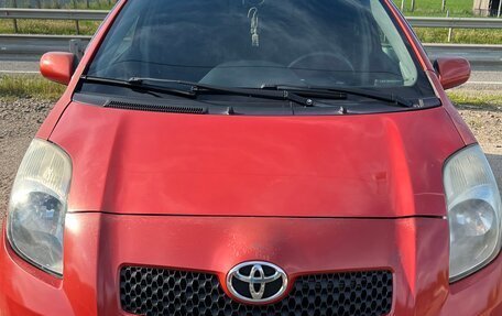 Toyota Yaris III рестайлинг, 2007 год, 690 000 рублей, 10 фотография