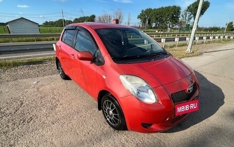 Toyota Yaris III рестайлинг, 2007 год, 690 000 рублей, 2 фотография