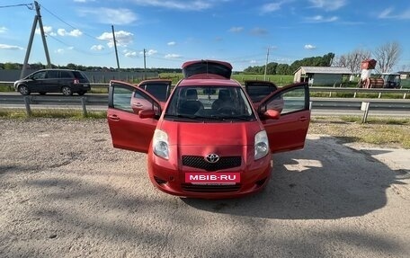 Toyota Yaris III рестайлинг, 2007 год, 690 000 рублей, 25 фотография