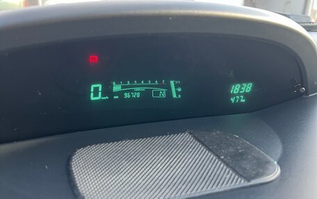 Toyota Yaris III рестайлинг, 2007 год, 690 000 рублей, 38 фотография