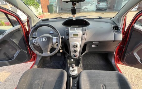 Toyota Yaris III рестайлинг, 2007 год, 690 000 рублей, 34 фотография