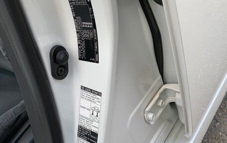 Toyota Prius, 2010 год, 1 350 000 рублей, 24 фотография