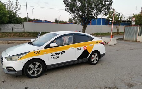 Hyundai Solaris II рестайлинг, 2018 год, 900 000 рублей, 2 фотография