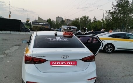 Hyundai Solaris II рестайлинг, 2018 год, 900 000 рублей, 3 фотография