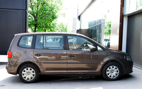 Volkswagen Touran III, 2012 год, 747 000 рублей, 4 фотография