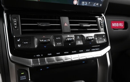 Toyota Land Cruiser, 2024 год, 11 990 000 рублей, 25 фотография
