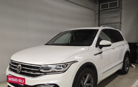 Volkswagen Tiguan II, 2021 год, 3 900 000 рублей, 3 фотография