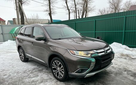 Mitsubishi Outlander III рестайлинг 3, 2018 год, 2 300 000 рублей, 5 фотография