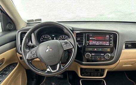 Mitsubishi Outlander III рестайлинг 3, 2018 год, 2 300 000 рублей, 4 фотография