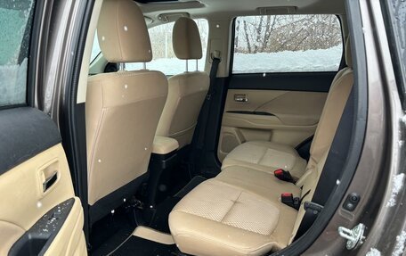 Mitsubishi Outlander III рестайлинг 3, 2018 год, 2 300 000 рублей, 8 фотография
