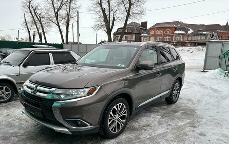 Mitsubishi Outlander III рестайлинг 3, 2018 год, 2 300 000 рублей, 12 фотография
