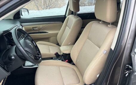Mitsubishi Outlander III рестайлинг 3, 2018 год, 2 300 000 рублей, 13 фотография